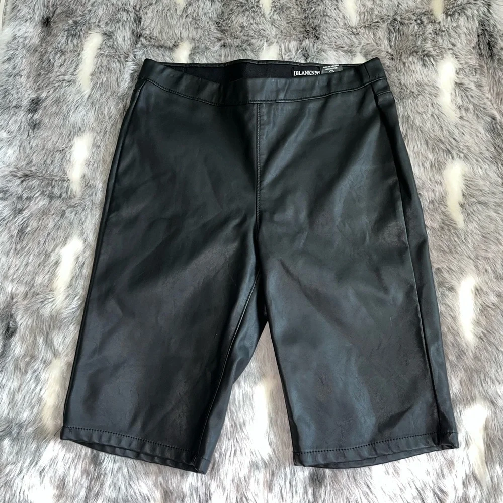 BlankNYC black vegan leather biker Bermuda shorts sz 27